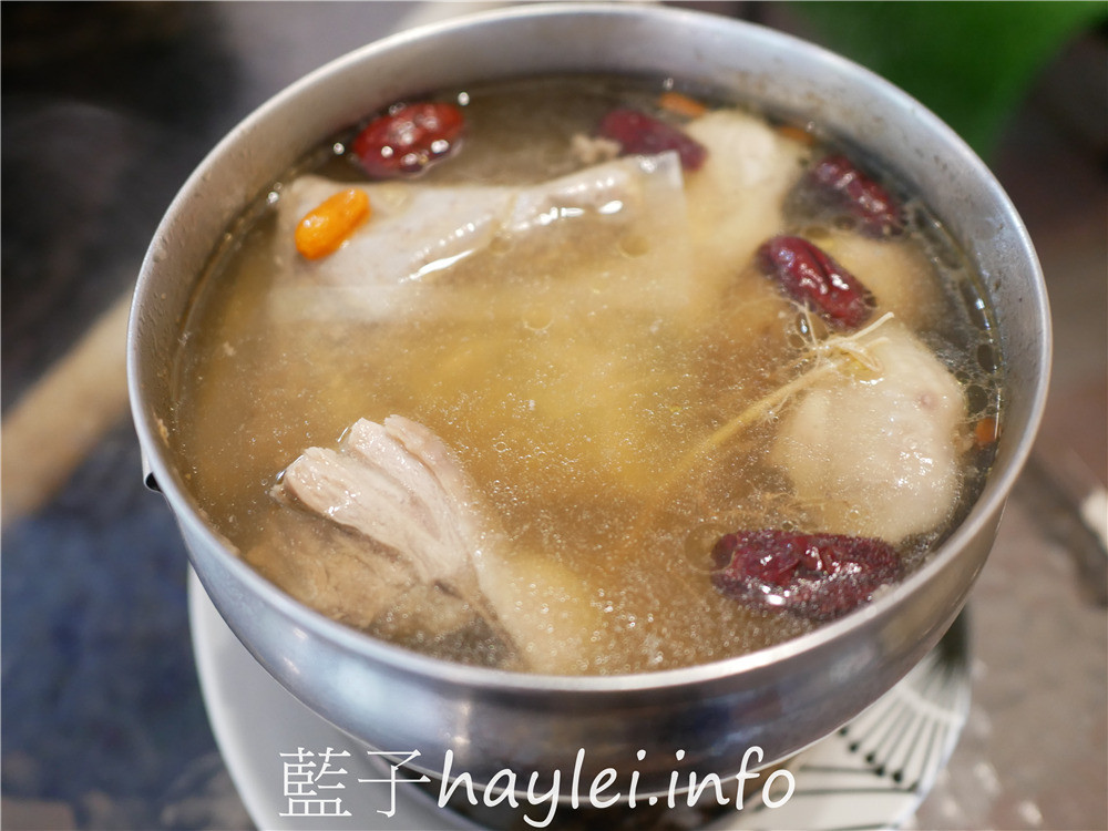 雲林古坑/阿嬤私房菜-阿嬤筍仔麵、狗尾草燉雞湯、香烤鹹豬肉、蒜味龍鬚菜跟招牌脆筍蛋都是必點手路菜，口味都非常好吃，華山必吃美食！今天吃什麼/台灣美食/雲林美食/雲林華山/華山美食/古早味美食/傳統美食/創意料理/台菜餐廳/合菜餐廳/藍子愛美食 中式料理 國內旅遊 攝影 民生資訊分享 飲食集錦 