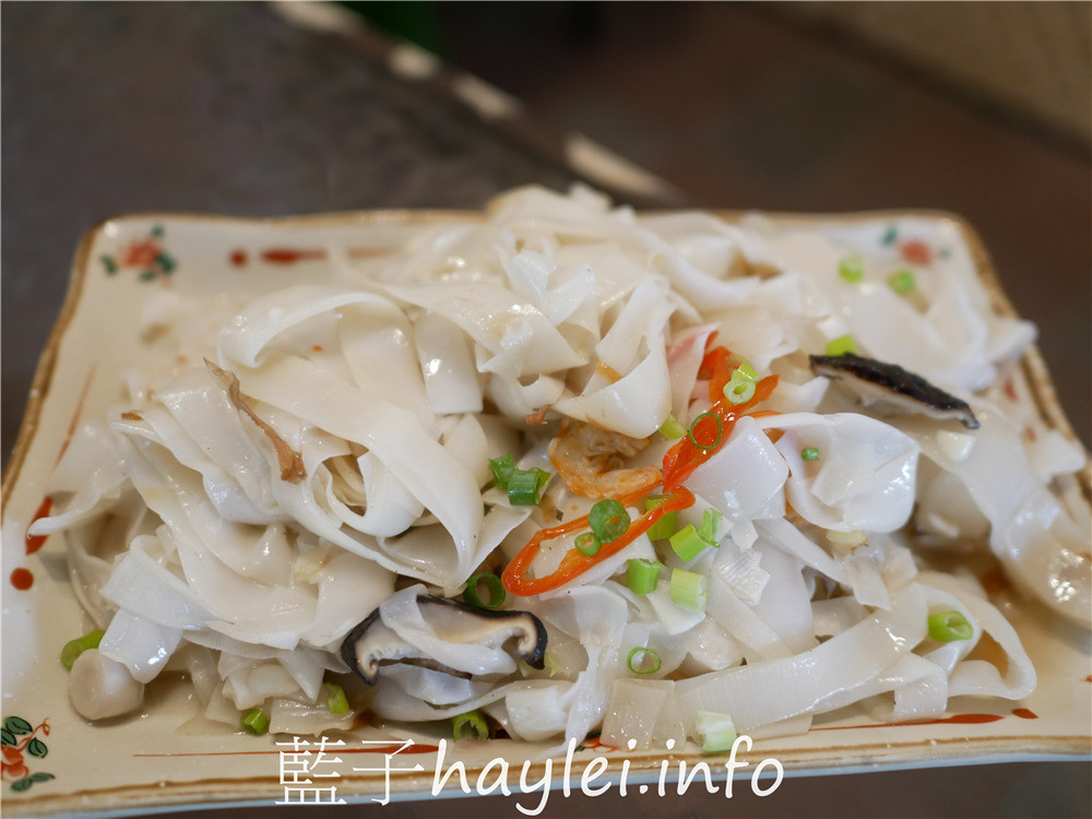 雲林古坑/阿嬤私房菜-阿嬤筍仔麵、狗尾草燉雞湯、香烤鹹豬肉、蒜味龍鬚菜跟招牌脆筍蛋都是必點手路菜，口味都非常好吃，華山必吃美食！今天吃什麼/台灣美食/雲林美食/雲林華山/華山美食/古早味美食/傳統美食/創意料理/台菜餐廳/合菜餐廳/藍子愛美食 中式料理 國內旅遊 攝影 民生資訊分享 飲食集錦 