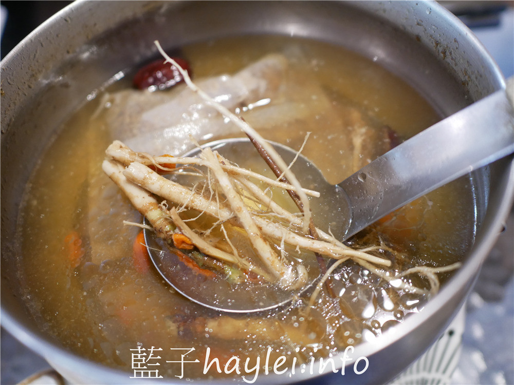 雲林古坑/阿嬤私房菜-阿嬤筍仔麵、狗尾草燉雞湯、香烤鹹豬肉、蒜味龍鬚菜跟招牌脆筍蛋都是必點手路菜，口味都非常好吃，華山必吃美食！今天吃什麼/台灣美食/雲林美食/雲林華山/華山美食/古早味美食/傳統美食/創意料理/台菜餐廳/合菜餐廳/藍子愛美食 中式料理 國內旅遊 攝影 民生資訊分享 飲食集錦 