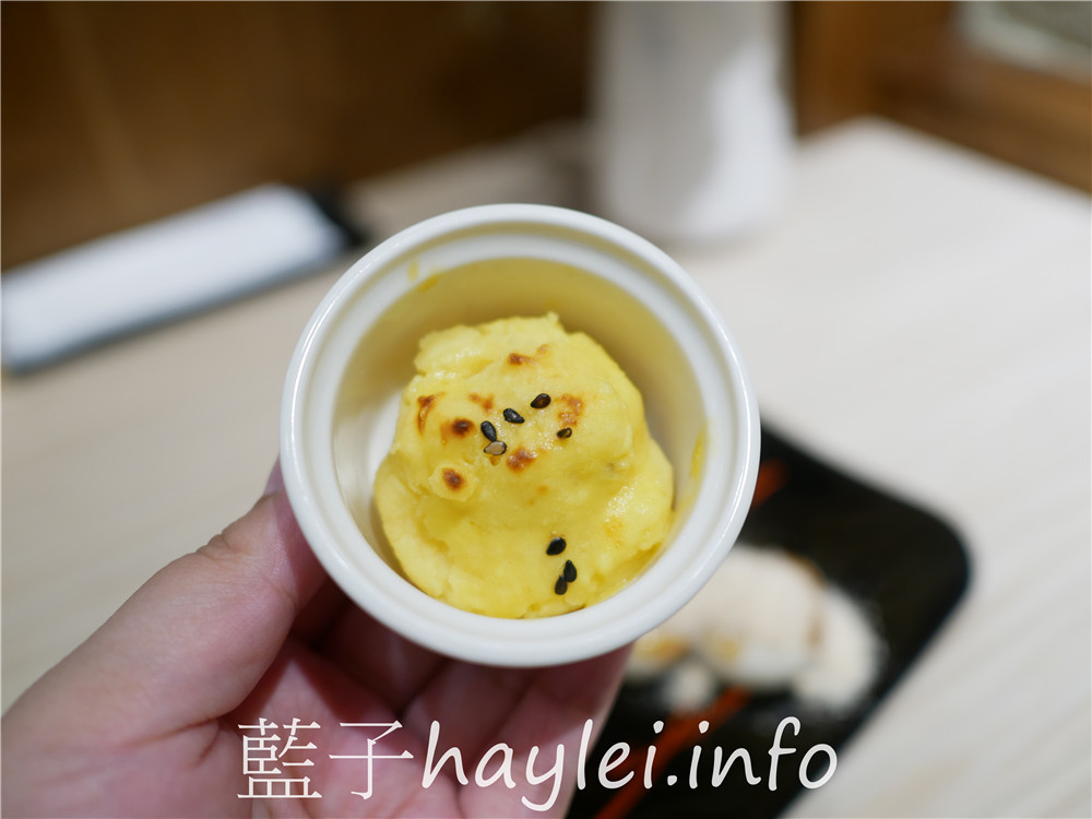 台南中西區/初幸居食屋-1280的和牛壽喜燒雙人套餐超級誘人,煎好的和牛沾上嫩滑的蛋液入口真是味蕾極致享受~今天吃什麼/台南美食/台南日式料理/台南和牛餐廳推薦/台南鍋物料理/日本料理店/壽喜燒美食/Sukiyaki/鋤燒/japanesefood/藍子愛美食 健康養身 國內旅遊 攝影 日式料理 民生資訊分享 飲食集錦