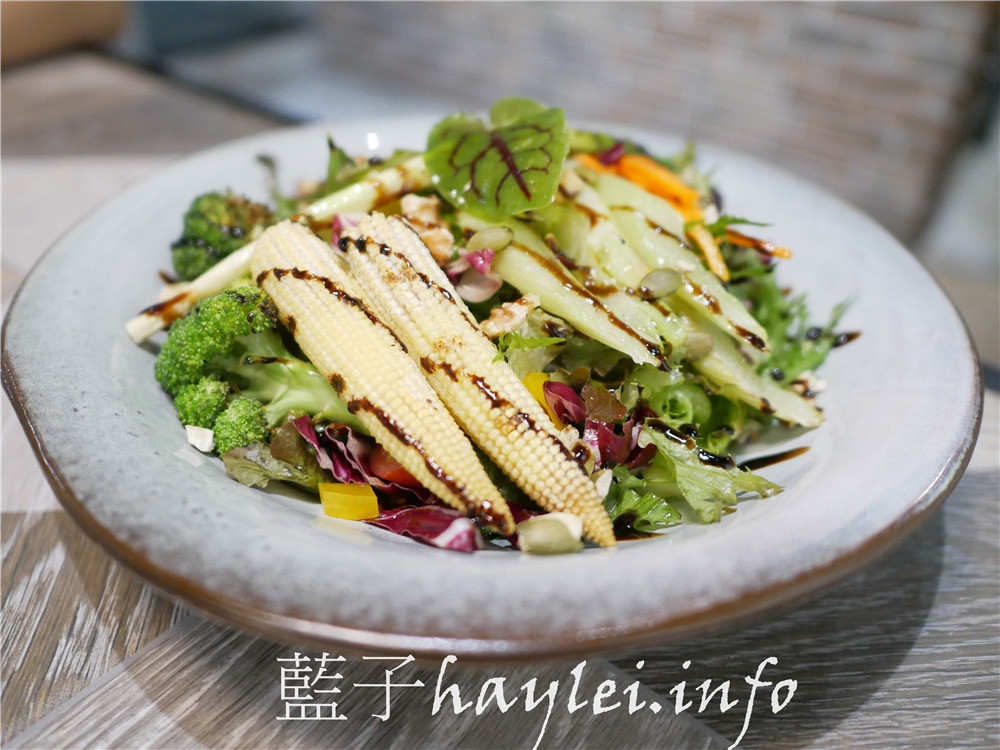 台南中西區/飲食客 In Stock-從早午餐、午餐、晚餐都一應俱全的創意料理，餐點樣樣真材實料、服務人員也非常親切，是間值得再訪的美味小店！今天吃什麼/台南美食/台南早午餐/台南簡餐店/台南創意料理/新鮮現做/現點現做/台南旅遊/老屋餐廳/藍子愛美食 國內旅遊 攝影 民生資訊分享 飲食集錦 