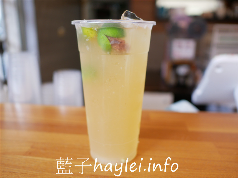 台南東區/紅糖水茶飲專賣店-馳騁在地十餘年的社區型小店，純正台糖二砂熬製飲品，入口甜香不反澀，平價美味，健康又好喝，在地人從小喝到大的好滋味！今天吃什麼/台南美食/台南飲品/台南下午茶/台南手搖飲/手搖飲推薦/十七號冰茶/冰桔茶/鳳梨青/藍子愛美食 中式料理 健康養身 國內旅遊 攝影 民生資訊分享 飲食集錦 