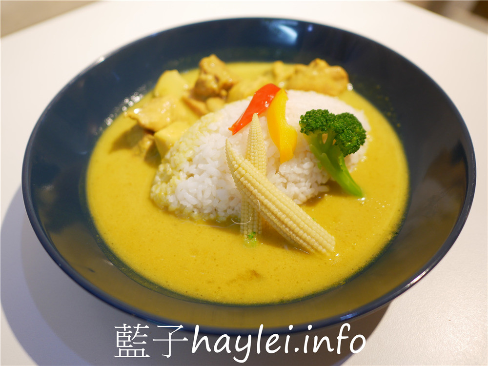 台南中西區/阿杰食堂2-泰式打拋豬肉飯人人推，加了薑黃的綠咖哩跟南洋叻沙湯，感覺特別營養美味！今天吃什麼/台南美食/台南小吃/台南特色美食/台南異國料理/東南亞美食/南洋料理/綠咖哩雞肉飯/南洋叻沙麵/台南旅遊/在地人推薦美食/南洋美食/藍子愛美食 國內旅遊 攝影 民生資訊分享 飲食集錦 