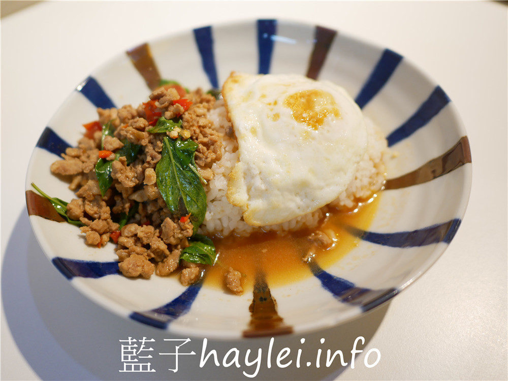 台南中西區/阿杰食堂2-泰式打拋豬肉飯人人推，加了薑黃的綠咖哩跟南洋叻沙湯，感覺特別營養美味！今天吃什麼/台南美食/台南小吃/台南特色美食/台南異國料理/東南亞美食/南洋料理/綠咖哩雞肉飯/南洋叻沙麵/台南旅遊/在地人推薦美食/南洋美食/藍子愛美食 國內旅遊 攝影 民生資訊分享 飲食集錦 