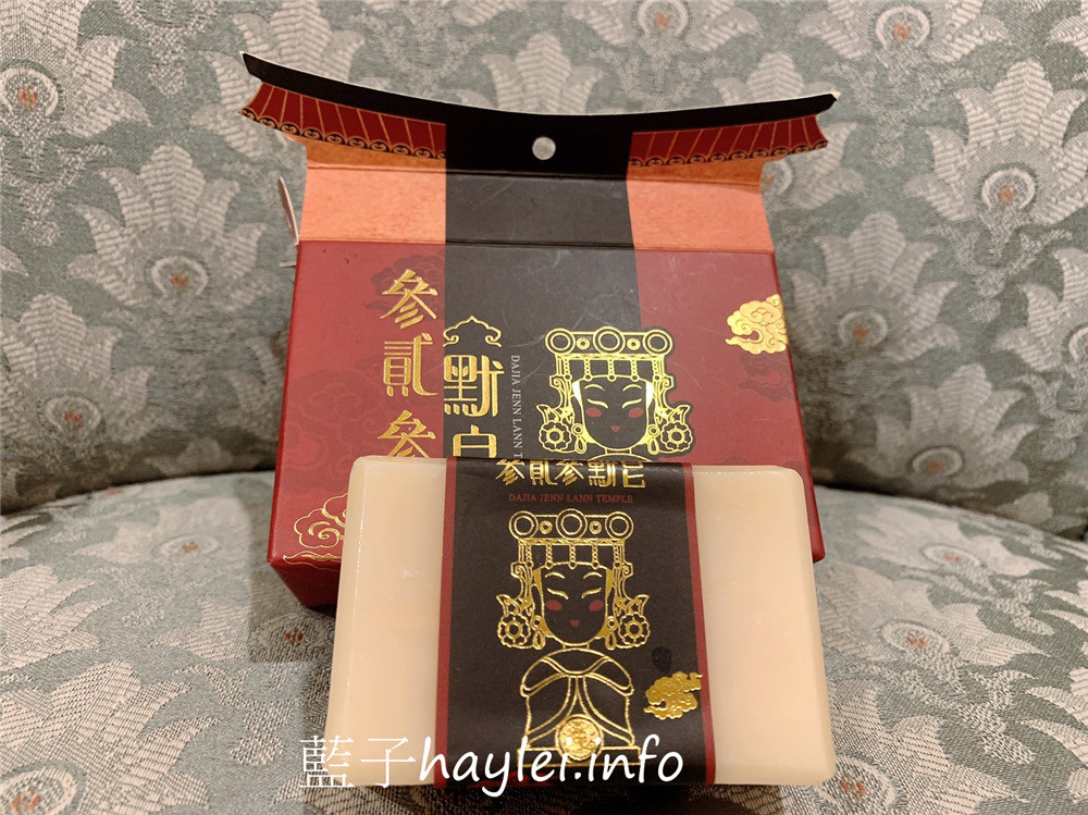 哈比農夫/牛樟精華天然手工皂、參貳參默皂-香氣清新柔美,洗感溫潤不緊繃,敏感肌適用,讓肌膚享受最無負擔的呵護,華美的包裝設計送禮自用兩相宜!肌膚保養/沐浴產品/清潔肌膚/全身適用/哈比手工皂/冷製法手工皂/50度低溫製成/純手工/自然香氣/牛樟精油/乾燥植物粉/藍子愛保養 保養品分享 健康養身 彩妝品 彩妝品分享 攝影 民生資訊分享