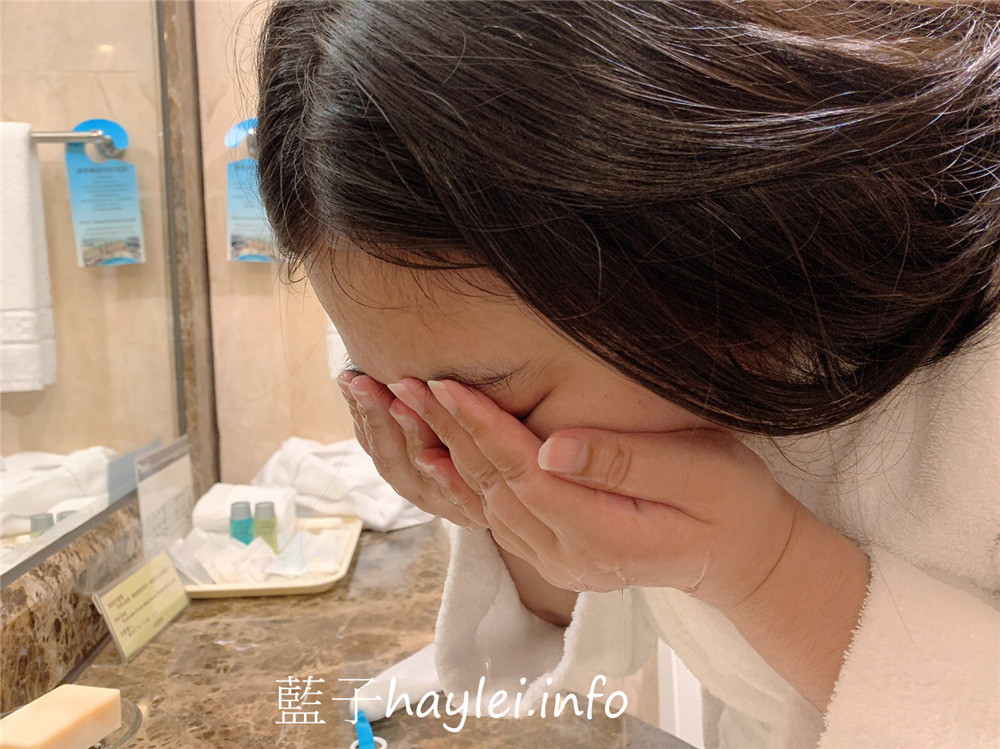 哈比農夫/牛樟精華天然手工皂、參貳參默皂-香氣清新柔美,洗感溫潤不緊繃,敏感肌適用,讓肌膚享受最無負擔的呵護,華美的包裝設計送禮自用兩相宜!肌膚保養/沐浴產品/清潔肌膚/全身適用/哈比手工皂/冷製法手工皂/50度低溫製成/純手工/自然香氣/牛樟精油/乾燥植物粉/藍子愛保養 保養品分享 健康養身 彩妝品 彩妝品分享 攝影 民生資訊分享