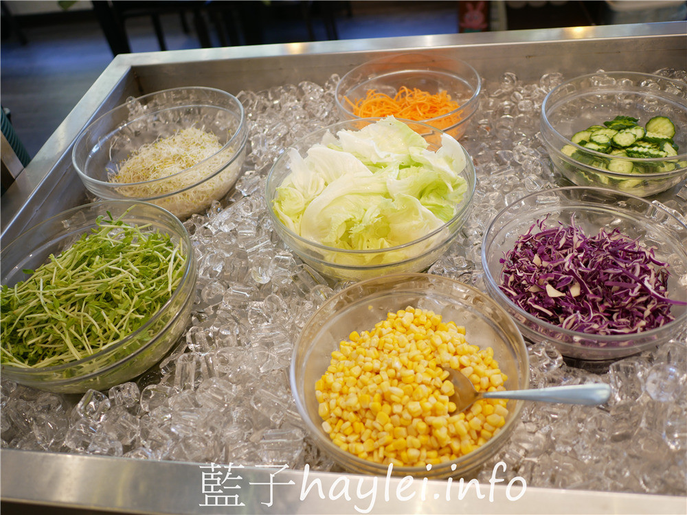 嘉義西區/草行居百匯蔬食-平價實惠的豐富素食餐點,素食自助餐平日269、假日299,出家師父七折、兒童半價超佛心,不少朋友都攜家帶眷來訪呢~今天吃什麼/嘉義美食/嘉義旅遊/嘉義素食/嘉義蔬食/健康美味/養生美食/全素可食/嘉義自助餐/嘉義吃到飽/吃到飽餐廳推薦/藍子愛美食 中式料理 國內旅遊 攝影 民生資訊分享 飲食集錦