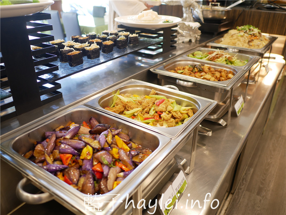 嘉義西區/草行居百匯蔬食-平價實惠的豐富素食餐點,素食自助餐平日269、假日299,出家師父七折、兒童半價超佛心,不少朋友都攜家帶眷來訪呢~今天吃什麼/嘉義美食/嘉義旅遊/嘉義素食/嘉義蔬食/健康美味/養生美食/全素可食/嘉義自助餐/嘉義吃到飽/吃到飽餐廳推薦/藍子愛美食 中式料理 國內旅遊 攝影 民生資訊分享 飲食集錦