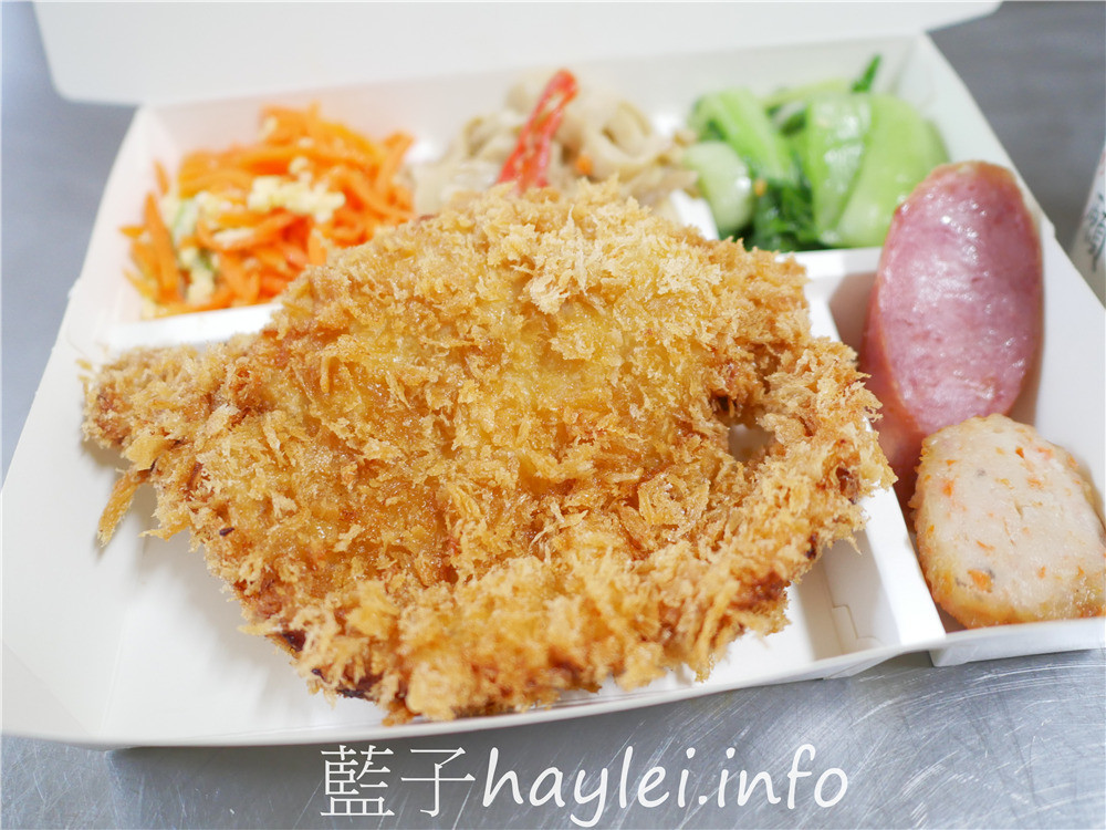嘉義東區/桃城創意料理-味噌烤雞腿定食、炸豬排定食、炸雞排定食、魚定食套餐等，每日限量，通通80元，精緻的主食，豐富的菜色，出外人最愛的美味便當！2個可外送，大量訂單請前一天臉書預約訂餐～今天吃什麼/嘉義美食/嘉義便當/嘉義日式定食/網路預約取餐/每天更新菜單/藍子愛美食 中式料理 國內旅遊 攝影 民生資訊分享 飲食集錦 