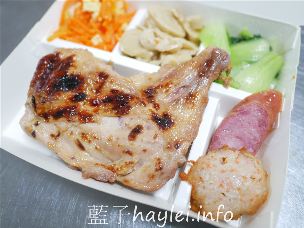 嘉義東區/桃城創意料理-味噌烤雞腿定食、炸豬排定食、炸雞排定食、魚定食套餐等，每日限量，通通80元，精緻的主食，豐富的菜色，出外人最愛的美味便當！2個可外送，大量訂單請前一天臉書預約訂餐～今天吃什麼/嘉義美食/嘉義便當/嘉義日式定食/網路預約取餐/每天更新菜單/藍子愛美食 中式料理 國內旅遊 攝影 民生資訊分享 飲食集錦 