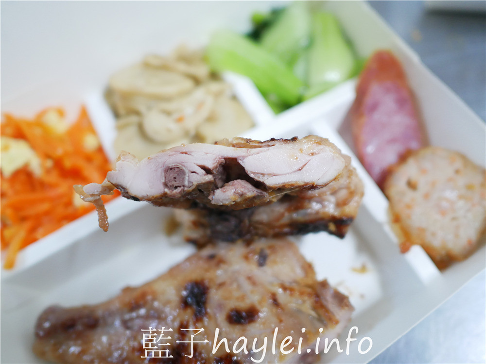 嘉義東區/桃城創意料理-味噌烤雞腿定食、炸豬排定食、炸雞排定食、魚定食套餐等，每日限量，通通80元，精緻的主食，豐富的菜色，出外人最愛的美味便當！2個可外送，大量訂單請前一天臉書預約訂餐～今天吃什麼/嘉義美食/嘉義便當/嘉義日式定食/網路預約取餐/每天更新菜單/藍子愛美食 中式料理 國內旅遊 攝影 民生資訊分享 飲食集錦 