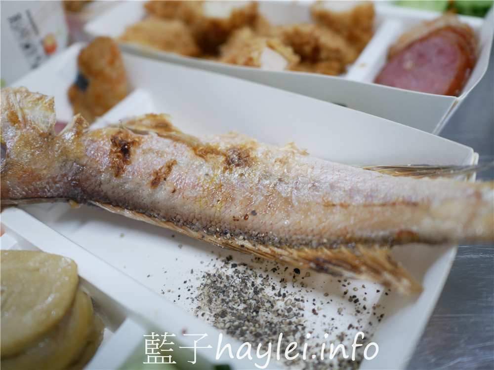 嘉義東區/桃城創意料理-味噌烤雞腿定食、炸豬排定食、炸雞排定食、魚定食套餐等，每日限量，通通80元，精緻的主食，豐富的菜色，出外人最愛的美味便當！2個可外送，大量訂單請前一天臉書預約訂餐～今天吃什麼/嘉義美食/嘉義便當/嘉義日式定食/網路預約取餐/每天更新菜單/藍子愛美食 中式料理 國內旅遊 攝影 民生資訊分享 飲食集錦 