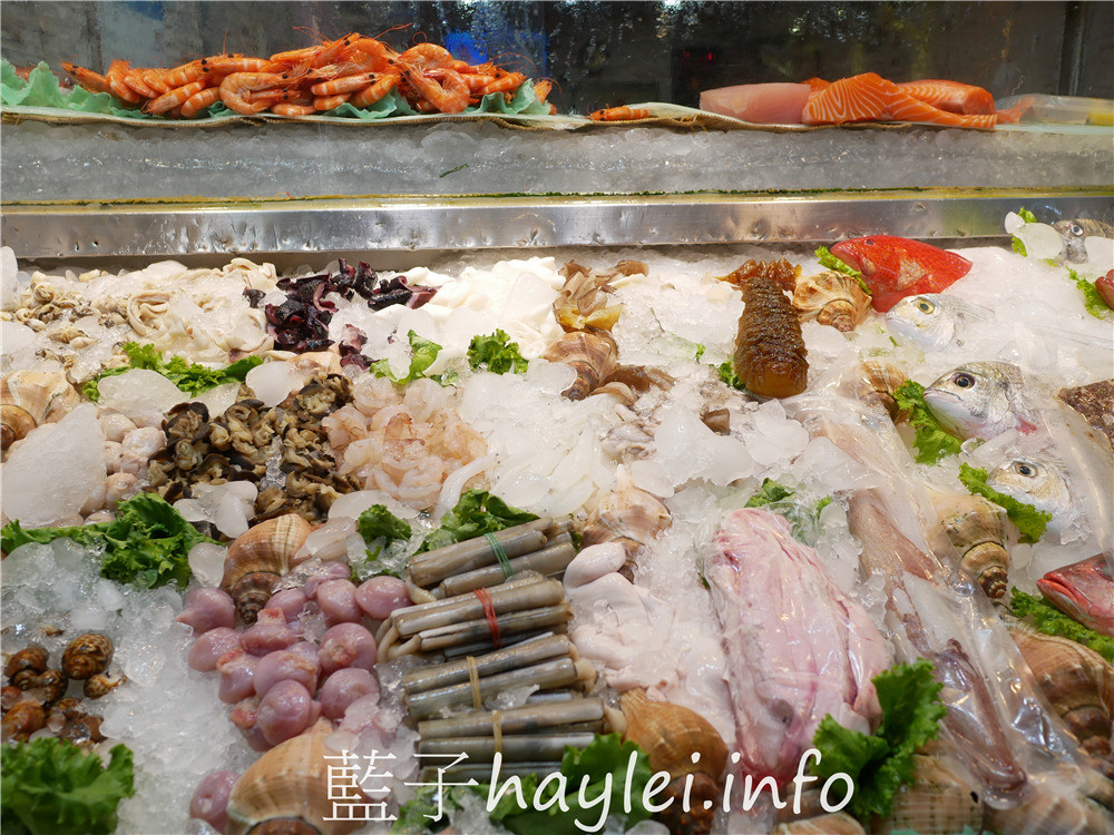 嘉義布袋/臨海海產店-布袋港觀光漁市內的美味熱炒海鮮料理，嘉義在地人推薦漁港美食，新鮮實在的海味，嘉義必吃海產美食~今天吃什麼/嘉義美食/嘉義旅遊/布袋美食/布袋港美食/海鮮熱炒/台菜熱炒/現撈生猛海鮮/平價消費/明碼標價/合菜餐廳/桌菜美食/總鋪師手路菜/藍子愛美食 中式料理 國內旅遊 攝影 民生資訊分享 飲食集錦 