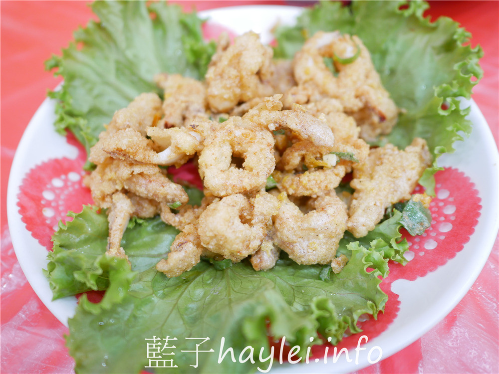 嘉義布袋/臨海海產店-布袋港觀光漁市內的美味熱炒海鮮料理，嘉義在地人推薦漁港美食，新鮮實在的海味，嘉義必吃海產美食~今天吃什麼/嘉義美食/嘉義旅遊/布袋美食/布袋港美食/海鮮熱炒/台菜熱炒/現撈生猛海鮮/平價消費/明碼標價/合菜餐廳/桌菜美食/總鋪師手路菜/藍子愛美食 中式料理 國內旅遊 攝影 民生資訊分享 飲食集錦 