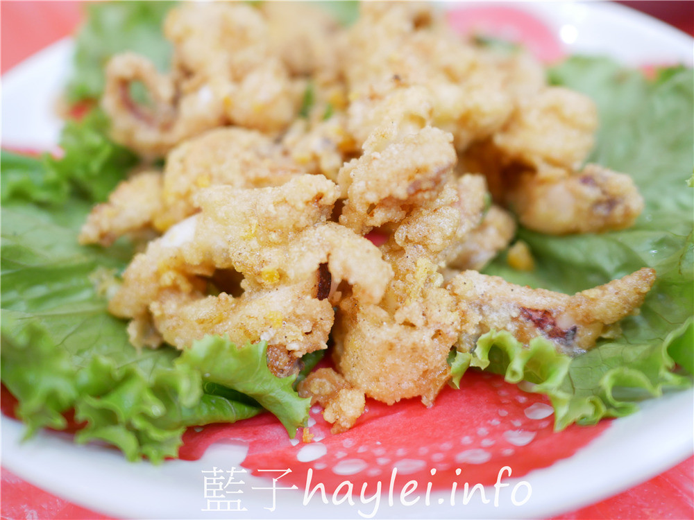 嘉義布袋/臨海海產店-布袋港觀光漁市內的美味熱炒海鮮料理，嘉義在地人推薦漁港美食，新鮮實在的海味，嘉義必吃海產美食~今天吃什麼/嘉義美食/嘉義旅遊/布袋美食/布袋港美食/海鮮熱炒/台菜熱炒/現撈生猛海鮮/平價消費/明碼標價/合菜餐廳/桌菜美食/總鋪師手路菜/藍子愛美食 中式料理 國內旅遊 攝影 民生資訊分享 飲食集錦 