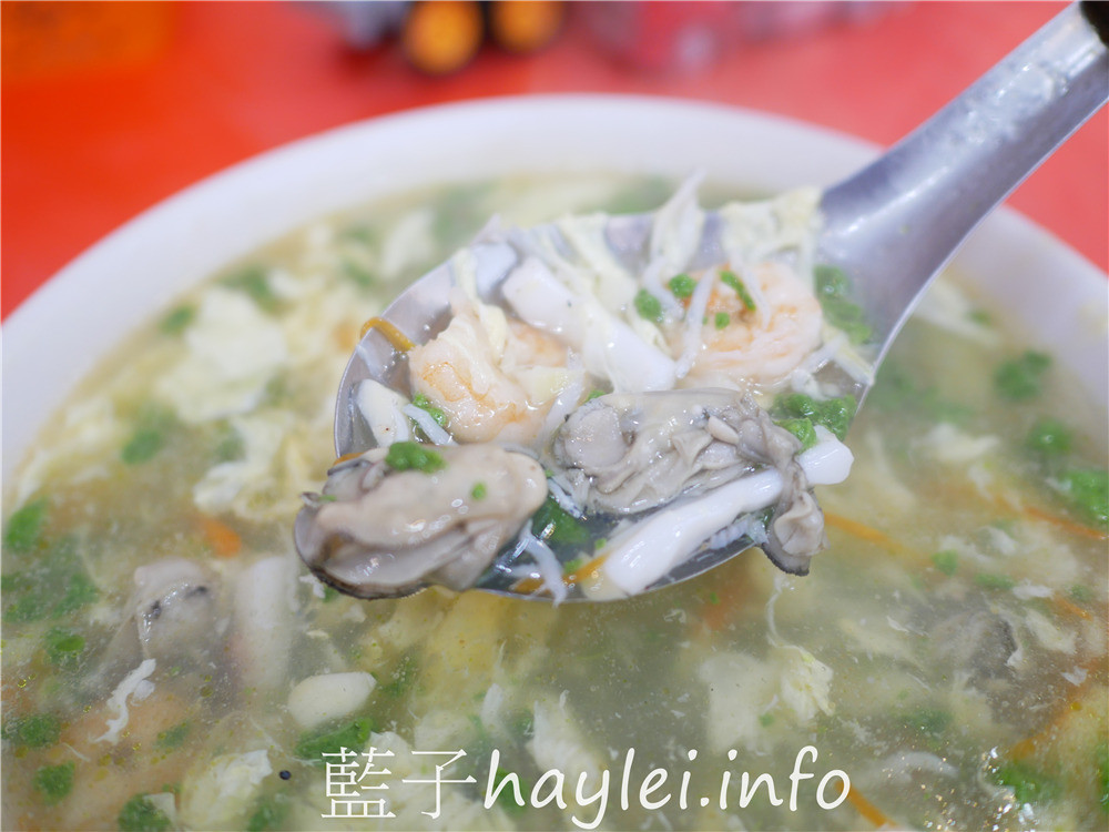 嘉義布袋/臨海海產店-布袋港觀光漁市內的美味熱炒海鮮料理，嘉義在地人推薦漁港美食，新鮮實在的海味，嘉義必吃海產美食~今天吃什麼/嘉義美食/嘉義旅遊/布袋美食/布袋港美食/海鮮熱炒/台菜熱炒/現撈生猛海鮮/平價消費/明碼標價/合菜餐廳/桌菜美食/總鋪師手路菜/藍子愛美食 中式料理 國內旅遊 攝影 民生資訊分享 飲食集錦 