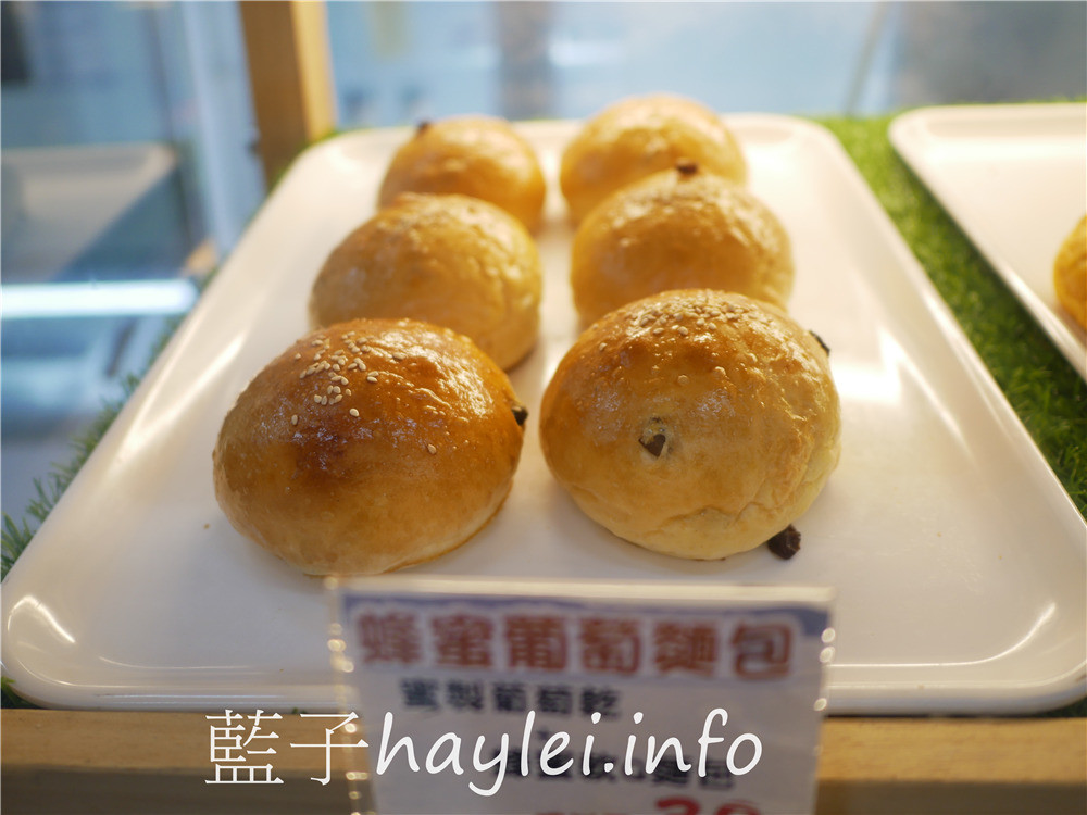 嘉義布袋/木草麵包-自有咖啡農場跟烘焙坊,提供美味咖啡、茶飲、墨西哥麵包、流心Q胖麻糬等美食,寬敞舒適的用餐區,是布袋港漁市周遭少有的悠閒用餐空間~今天吃什麼/嘉義美食/嘉義景點/嘉義下午茶/布袋美食小吃/嘉義咖啡/mucaobread/咖啡麵包/寮國波羅芬高原咖啡豆/藍子愛美食 國內旅遊 攝影 民生資訊分享 飲食集錦