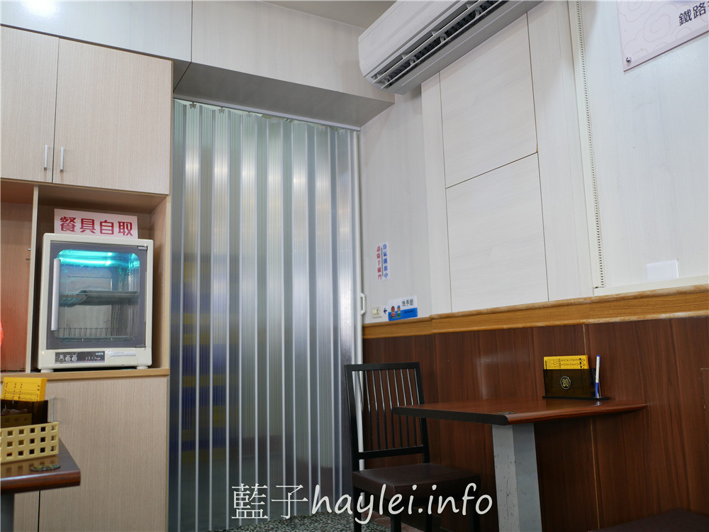 雲林斗六/深海深美食旗艦總店-紹興醉雞腿酒香肉嫩，炸雞腿&炸豆腐外脆內嫩又多汁，魠魚羹鮮甜美味跟超值必點的便當咖哩等，樣樣都是平價親民好滋味， 雙店面用餐環境寬敞明亮乾淨整潔，內有廁所，方便親子來訪~內有菜單!雲林美食/雲林旅遊/斗六美食/30年老字號/斗六小吃/藍子愛美食 中式料理 國內旅遊 攝影 民生資訊分享 飲食集錦 