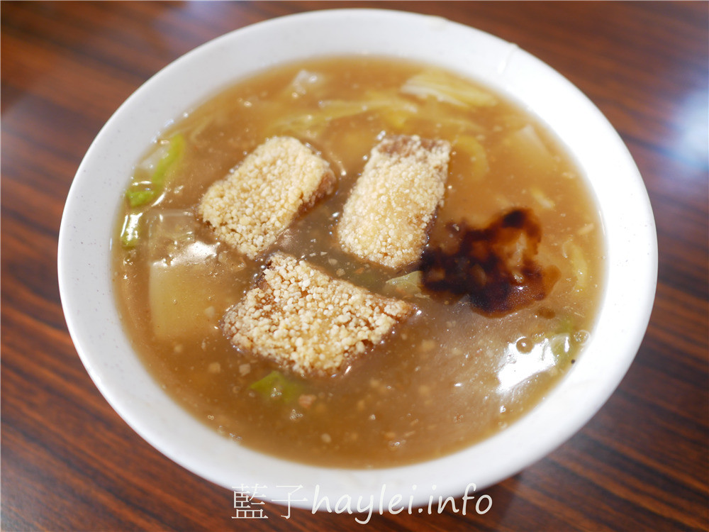 雲林斗六/深海深美食旗艦總店-紹興醉雞腿酒香肉嫩，炸雞腿&炸豆腐外脆內嫩又多汁，魠魚羹鮮甜美味跟超值必點的便當咖哩等，樣樣都是平價親民好滋味， 雙店面用餐環境寬敞明亮乾淨整潔，內有廁所，方便親子來訪~內有菜單!雲林美食/雲林旅遊/斗六美食/30年老字號/斗六小吃/藍子愛美食 中式料理 國內旅遊 攝影 民生資訊分享 飲食集錦 