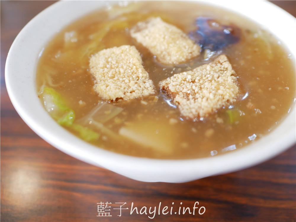 雲林斗六/深海深美食旗艦總店-紹興醉雞腿酒香肉嫩，炸雞腿&炸豆腐外脆內嫩又多汁，魠魚羹鮮甜美味跟超值必點的便當咖哩等，樣樣都是平價親民好滋味， 雙店面用餐環境寬敞明亮乾淨整潔，內有廁所，方便親子來訪~內有菜單!雲林美食/雲林旅遊/斗六美食/30年老字號/斗六小吃/藍子愛美食 中式料理 國內旅遊 攝影 民生資訊分享 飲食集錦 