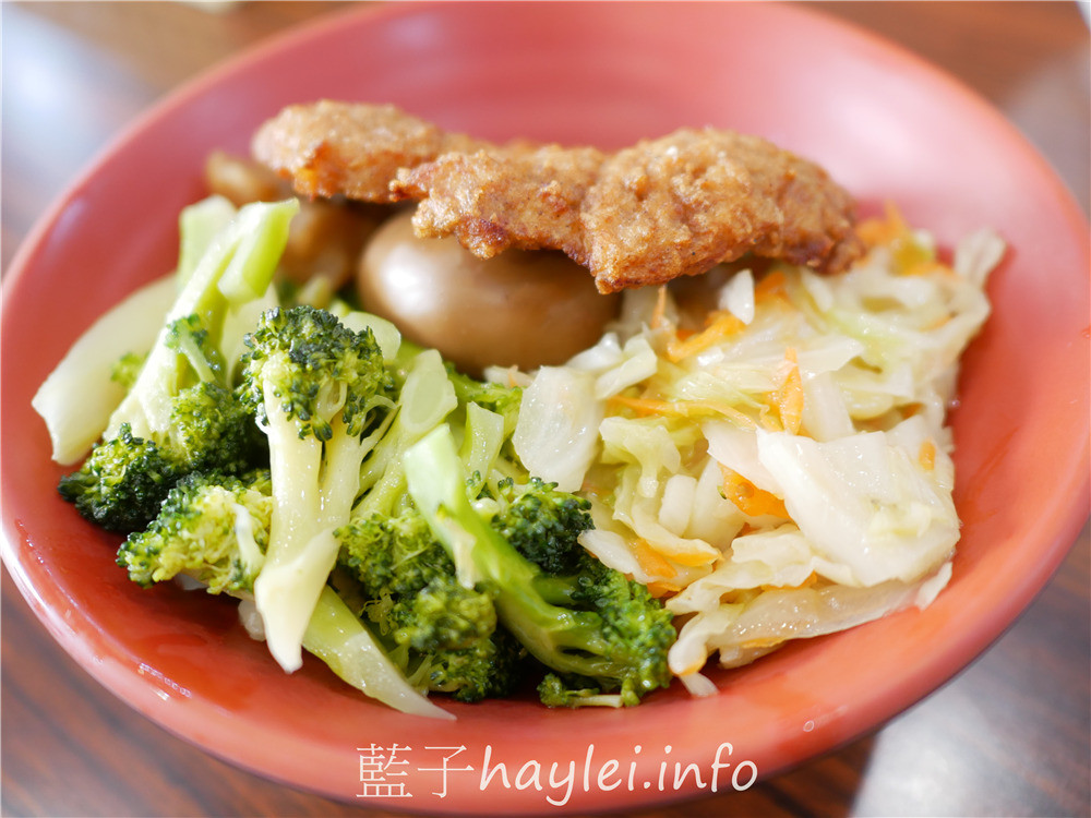 雲林斗六/深海深美食旗艦總店-紹興醉雞腿酒香肉嫩，炸雞腿&炸豆腐外脆內嫩又多汁，魠魚羹鮮甜美味跟超值必點的便當咖哩等，樣樣都是平價親民好滋味， 雙店面用餐環境寬敞明亮乾淨整潔，內有廁所，方便親子來訪~內有菜單!雲林美食/雲林旅遊/斗六美食/30年老字號/斗六小吃/藍子愛美食 中式料理 國內旅遊 攝影 民生資訊分享 飲食集錦 