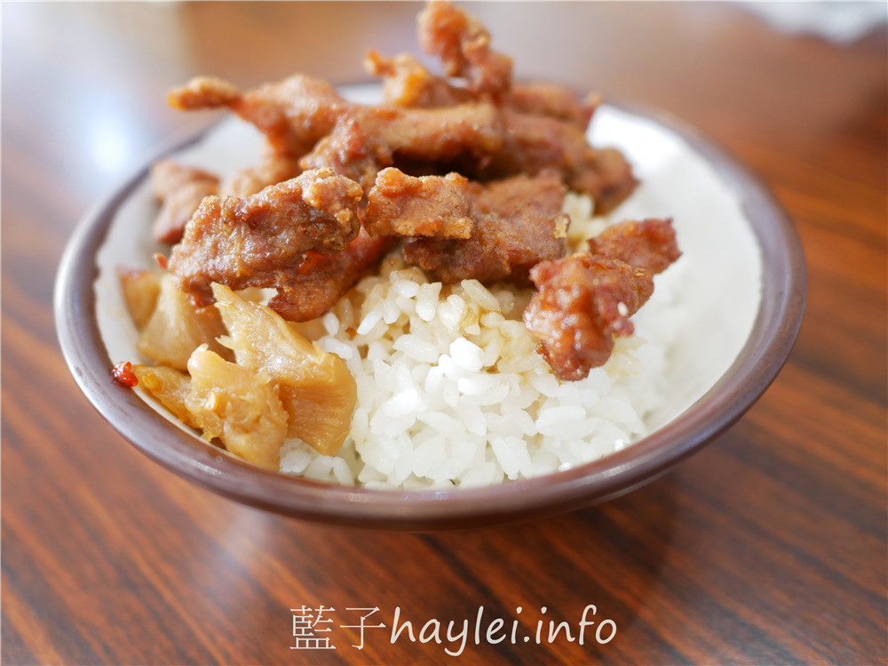 雲林斗六/深海深美食旗艦總店-紹興醉雞腿酒香肉嫩，炸雞腿&炸豆腐外脆內嫩又多汁，魠魚羹鮮甜美味跟超值必點的便當咖哩等，樣樣都是平價親民好滋味， 雙店面用餐環境寬敞明亮乾淨整潔，內有廁所，方便親子來訪~內有菜單!雲林美食/雲林旅遊/斗六美食/30年老字號/斗六小吃/藍子愛美食 中式料理 國內旅遊 攝影 民生資訊分享 飲食集錦 