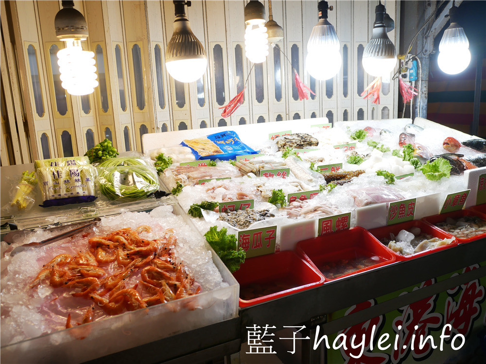 嘉義布袋/布袋港觀光漁市/東港海產-鮮美實惠的在地美味,推薦蒜苗烏魚膘、清蒸虎斑魚、蚵仔煎、空心菜炒筍絲等特色美食,一桌合菜2500起,布袋在地人推薦海鮮餐廳,看文章說通關密碼好菜直接送!今天吃什麼/嘉義美食/嘉義旅遊/嘉義海鮮/嘉義海產店推薦/熱炒海鮮/台菜熱炒/藍子愛美食 中式料理 國內旅遊 攝影 民生資訊分享 飲食集錦