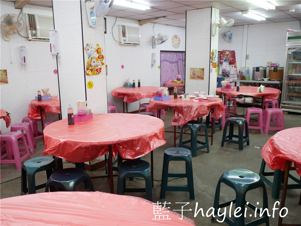 嘉義布袋/布袋港觀光漁市/東港海產-鮮美實惠的在地美味,推薦蒜苗烏魚膘、清蒸虎斑魚、蚵仔煎、空心菜炒筍絲等特色美食,一桌合菜2500起,布袋在地人推薦海鮮餐廳,看文章說通關密碼好菜直接送!今天吃什麼/嘉義美食/嘉義旅遊/嘉義海鮮/嘉義海產店推薦/熱炒海鮮/台菜熱炒/藍子愛美食 中式料理 國內旅遊 攝影 民生資訊分享 飲食集錦