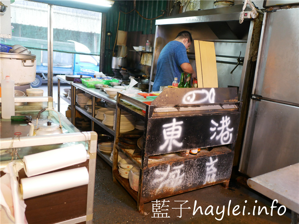 嘉義布袋/布袋港觀光漁市/東港海產-鮮美實惠的在地美味,推薦蒜苗烏魚膘、清蒸虎斑魚、蚵仔煎、空心菜炒筍絲等特色美食,一桌合菜2500起,布袋在地人推薦海鮮餐廳,看文章說通關密碼好菜直接送!今天吃什麼/嘉義美食/嘉義旅遊/嘉義海鮮/嘉義海產店推薦/熱炒海鮮/台菜熱炒/藍子愛美食 中式料理 國內旅遊 攝影 民生資訊分享 飲食集錦