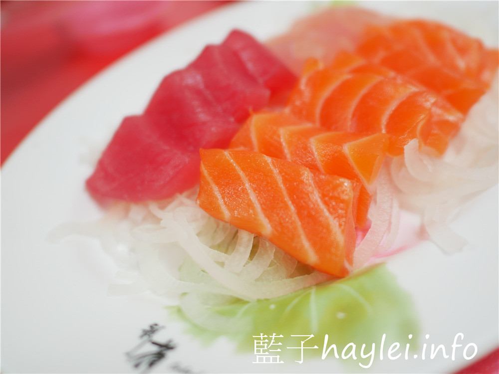 嘉義布袋/布袋港觀光漁市/東港海產-鮮美實惠的在地美味,推薦蒜苗烏魚膘、清蒸虎斑魚、蚵仔煎、空心菜炒筍絲等特色美食,一桌合菜2500起,布袋在地人推薦海鮮餐廳,看文章說通關密碼好菜直接送!今天吃什麼/嘉義美食/嘉義旅遊/嘉義海鮮/嘉義海產店推薦/熱炒海鮮/台菜熱炒/藍子愛美食 中式料理 國內旅遊 攝影 民生資訊分享 飲食集錦