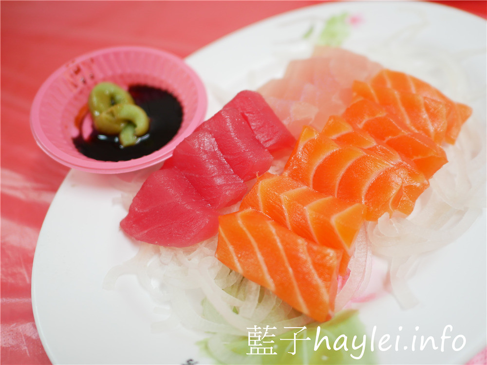 嘉義布袋/布袋港觀光漁市/東港海產-鮮美實惠的在地美味,推薦蒜苗烏魚膘、清蒸虎斑魚、蚵仔煎、空心菜炒筍絲等特色美食,一桌合菜2500起,布袋在地人推薦海鮮餐廳,看文章說通關密碼好菜直接送!今天吃什麼/嘉義美食/嘉義旅遊/嘉義海鮮/嘉義海產店推薦/熱炒海鮮/台菜熱炒/藍子愛美食 中式料理 國內旅遊 攝影 民生資訊分享 飲食集錦