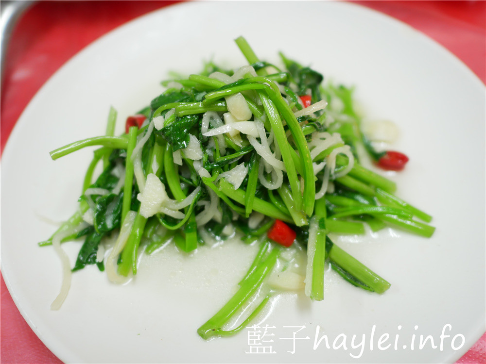 嘉義布袋/布袋港觀光漁市/東港海產-鮮美實惠的在地美味,推薦蒜苗烏魚膘、清蒸虎斑魚、蚵仔煎、空心菜炒筍絲等特色美食,一桌合菜2500起,布袋在地人推薦海鮮餐廳,看文章說通關密碼好菜直接送!今天吃什麼/嘉義美食/嘉義旅遊/嘉義海鮮/嘉義海產店推薦/熱炒海鮮/台菜熱炒/藍子愛美食 中式料理 國內旅遊 攝影 民生資訊分享 飲食集錦