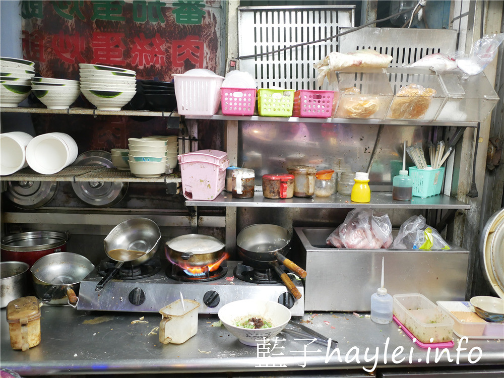 嘉義布袋/美鳳姐牛肉麵-在地人推薦傳統美食小店,紅燒牛肉麵、麻油炒豬肉跟皮蛋瘦肉粥都是招牌必點,古早味的家庭好味道,真材實料美味好吃,喜歡台灣小吃的朋友,這家真的必來~今天吃什麼/嘉義美食/嘉義旅遊/嘉義小吃/嘉義牛肉麵/嘉義在地美食/布袋美食/布袋牛肉麵/藍子愛美食 中式料理 國內旅遊 攝影 民生資訊分享 飲食集錦