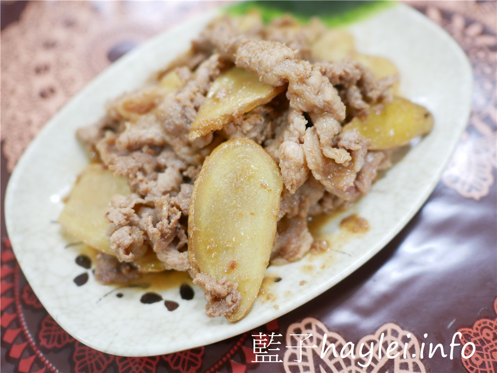 嘉義布袋/美鳳姐牛肉麵-在地人推薦傳統美食小店,紅燒牛肉麵、麻油炒豬肉跟皮蛋瘦肉粥都是招牌必點,古早味的家庭好味道,真材實料美味好吃,喜歡台灣小吃的朋友,這家真的必來~今天吃什麼/嘉義美食/嘉義旅遊/嘉義小吃/嘉義牛肉麵/嘉義在地美食/布袋美食/布袋牛肉麵/藍子愛美食 中式料理 國內旅遊 攝影 民生資訊分享 飲食集錦