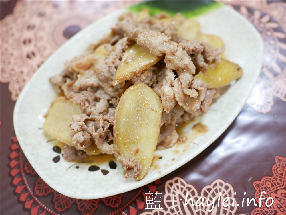 嘉義布袋/美鳳姐牛肉麵-在地人推薦傳統美食小店,紅燒牛肉麵、麻油炒豬肉跟皮蛋瘦肉粥都是招牌必點,古早味的家庭好味道,真材實料美味好吃,喜歡台灣小吃的朋友,這家真的必來~今天吃什麼/嘉義美食/嘉義旅遊/嘉義小吃/嘉義牛肉麵/嘉義在地美食/布袋美食/布袋牛肉麵/藍子愛美食 中式料理 國內旅遊 攝影 民生資訊分享 飲食集錦