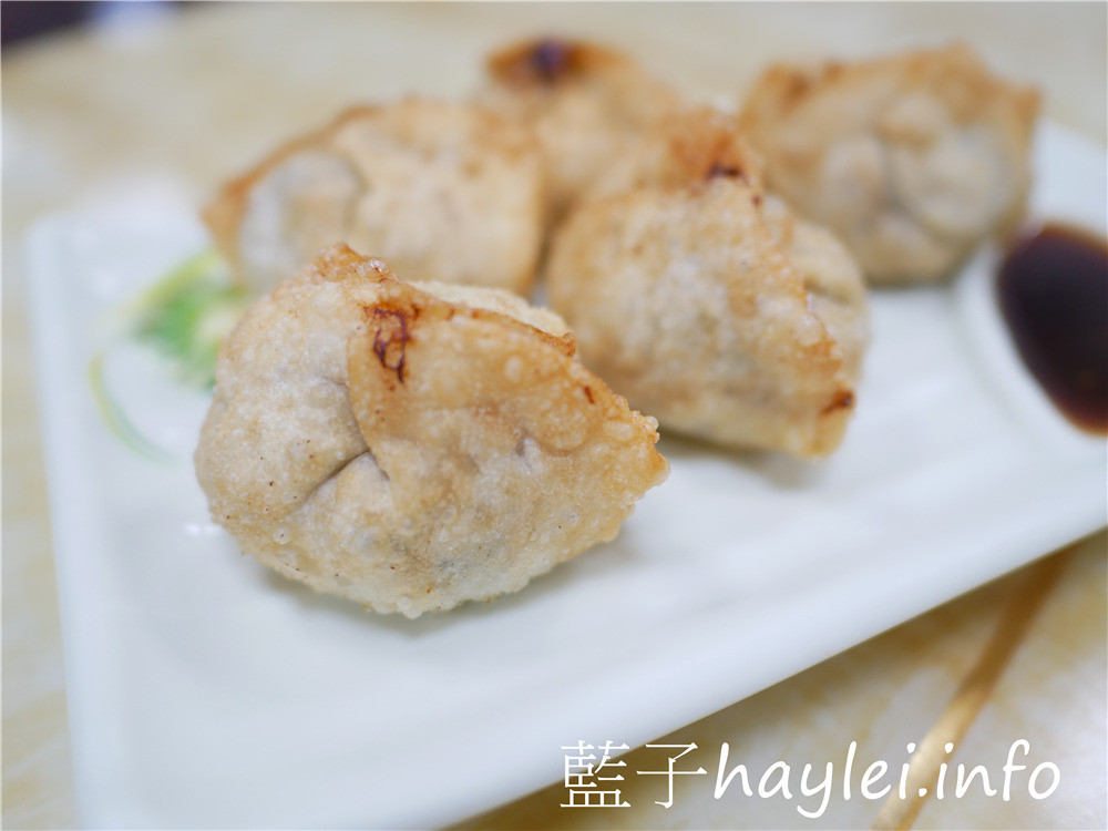 嘉義東石/林記蚵餃-飯店級環境享用台灣在地小吃，蚵仔麵線、蚵餃跟蚵捲美味好吃，內有冷氣、廁所、wifi、插座，服務親切，價格平價，推薦四人660享受滿滿一桌九道菜的鮮蚵宴，在地人推薦平價實惠在地小吃！今天吃什麼/嘉義美食/嘉義旅遊/嘉義小吃/東石美食/東石鮮蚵/藍子愛美食 中式料理 國內旅遊 攝影 民生資訊分享 飲食集錦 