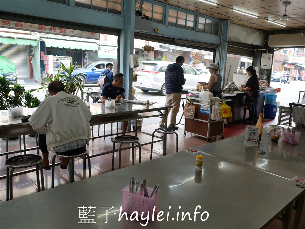 嘉義東區/阿來碗粿台林街總店-嘉義人從小吃到大的美味碗粿店，肉骨湯、米糕跟豬血粉腸湯也非常好吃唷！今天吃什麼/嘉義美食/嘉義旅遊/嘉義小吃/嘉義碗粿名店推薦/嘉義必吃美食/嘉義米食推薦/嘉義在地人推薦美食/台灣小吃/台灣美食/藍子愛美食 中式料理 國內旅遊 攝影 民生資訊分享 飲食集錦 