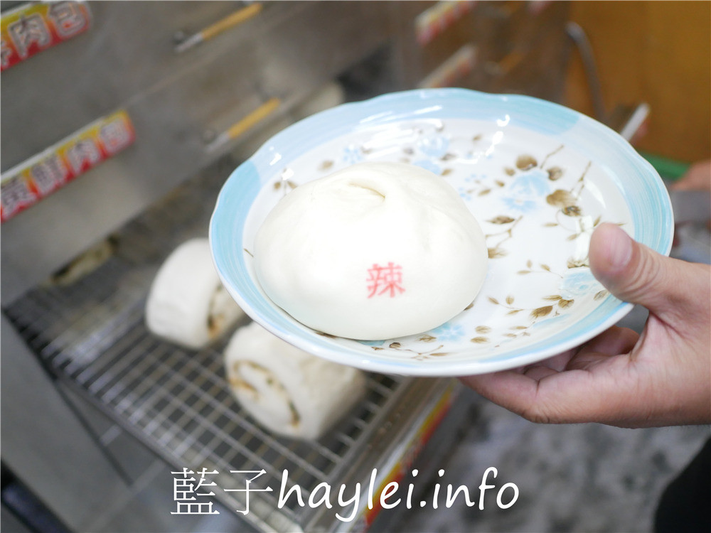 台中潭子/一雲包子饅頭專賣店-採用老麵製作麵糰，不論包子或饅頭的麵體吃起來都特別鬆軟彈香，特別可口！今天吃什麼/台中美食/台中小吃/潭子美食/潭子小吃/勝利路早點/台中麵食/台中包子饅頭/傳統美食/藍子愛美食 中式料理 健康養身 國內旅遊 攝影 民生資訊分享 飲食集錦 