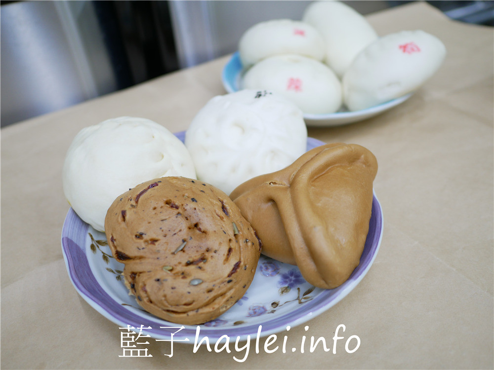台中潭子/一雲包子饅頭專賣店-採用老麵製作麵糰，不論包子或饅頭的麵體吃起來都特別鬆軟彈香，特別可口！今天吃什麼/台中美食/台中小吃/潭子美食/潭子小吃/勝利路早點/台中麵食/台中包子饅頭/傳統美食/藍子愛美食 中式料理 健康養身 國內旅遊 攝影 民生資訊分享 飲食集錦 