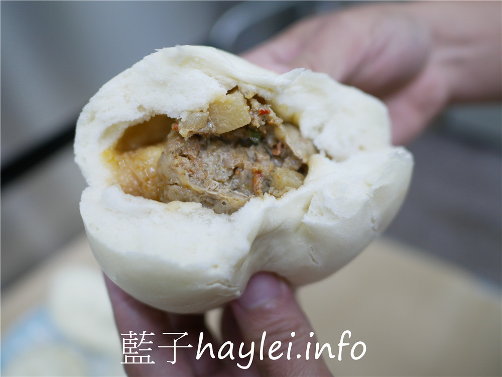 台中潭子/一雲包子饅頭專賣店-採用老麵製作麵糰，不論包子或饅頭的麵體吃起來都特別鬆軟彈香，特別可口！今天吃什麼/台中美食/台中小吃/潭子美食/潭子小吃/勝利路早點/台中麵食/台中包子饅頭/傳統美食/藍子愛美食 中式料理 健康養身 國內旅遊 攝影 民生資訊分享 飲食集錦 