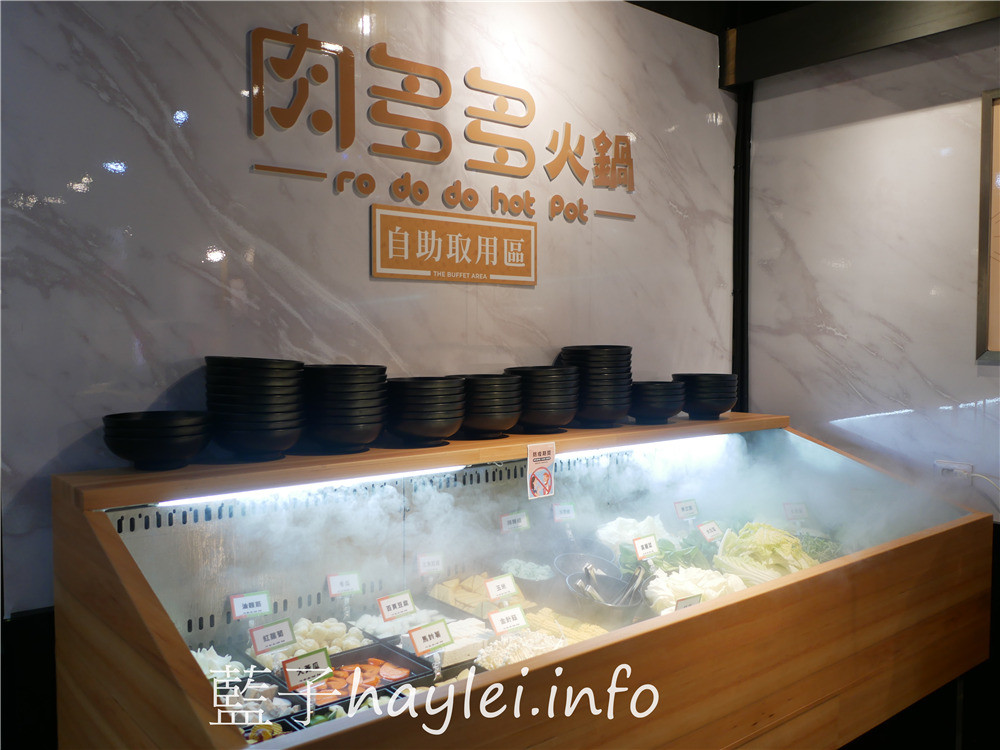 台中西區/肉多多火鍋/台中向上店-超吸睛的絕美肉蛋糕???不拍照打卡怎麼行~台中必吃火鍋吃到飽,爆炒鍋底鮮香四溢,269起蔬菜自助吧、麵條、白飯、汽水、茶飲、冰淇淋無限供應!雙人澎湃三寶饗宴,滿滿的肉品豐富滋味!台中美食/台中火鍋/台中吃到飽/侏儸紀公園主題餐廳/明果冰淇淋/藍子愛美食 中式料理 國內旅遊 攝影 民生資訊分享 飲食集錦