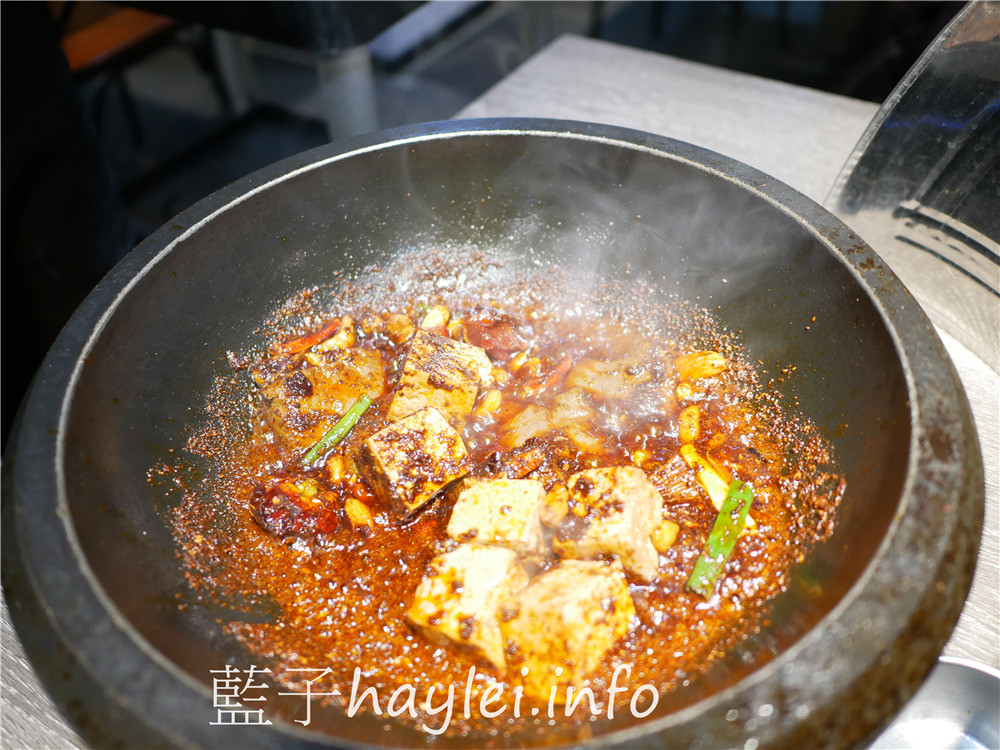 台中西區/肉多多火鍋/台中向上店-超吸睛的絕美肉蛋糕???不拍照打卡怎麼行~台中必吃火鍋吃到飽,爆炒鍋底鮮香四溢,269起蔬菜自助吧、麵條、白飯、汽水、茶飲、冰淇淋無限供應!雙人澎湃三寶饗宴,滿滿的肉品豐富滋味!台中美食/台中火鍋/台中吃到飽/侏儸紀公園主題餐廳/明果冰淇淋/藍子愛美食 中式料理 國內旅遊 攝影 民生資訊分享 飲食集錦