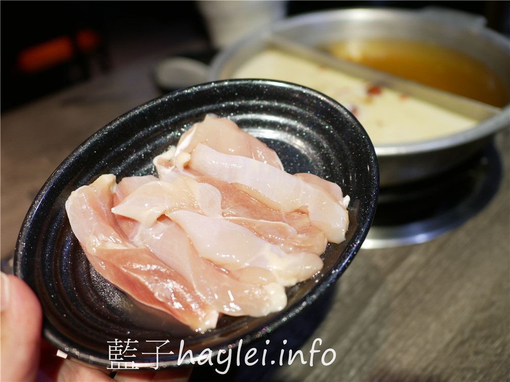 台中西區/肉多多火鍋/台中向上店-超吸睛的絕美肉蛋糕???不拍照打卡怎麼行~台中必吃火鍋吃到飽,爆炒鍋底鮮香四溢,269起蔬菜自助吧、麵條、白飯、汽水、茶飲、冰淇淋無限供應!雙人澎湃三寶饗宴,滿滿的肉品豐富滋味!台中美食/台中火鍋/台中吃到飽/侏儸紀公園主題餐廳/明果冰淇淋/藍子愛美食 中式料理 國內旅遊 攝影 民生資訊分享 飲食集錦