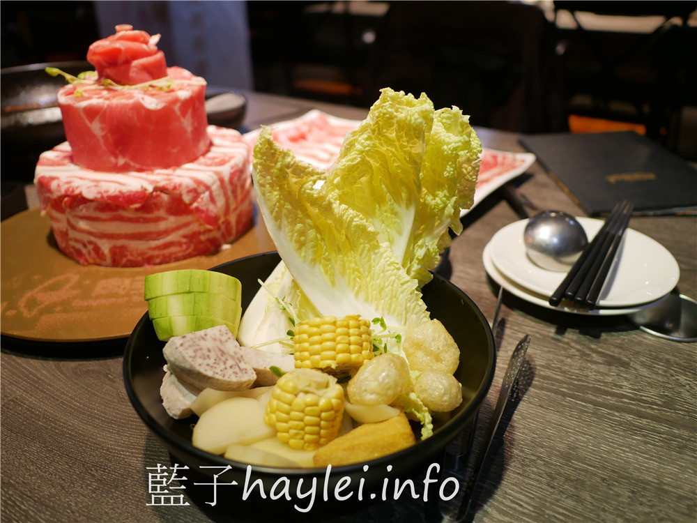 台中西區/肉多多火鍋/台中向上店-超吸睛的絕美肉蛋糕???不拍照打卡怎麼行~台中必吃火鍋吃到飽,爆炒鍋底鮮香四溢,269起蔬菜自助吧、麵條、白飯、汽水、茶飲、冰淇淋無限供應!雙人澎湃三寶饗宴,滿滿的肉品豐富滋味!台中美食/台中火鍋/台中吃到飽/侏儸紀公園主題餐廳/明果冰淇淋/藍子愛美食 中式料理 國內旅遊 攝影 民生資訊分享 飲食集錦