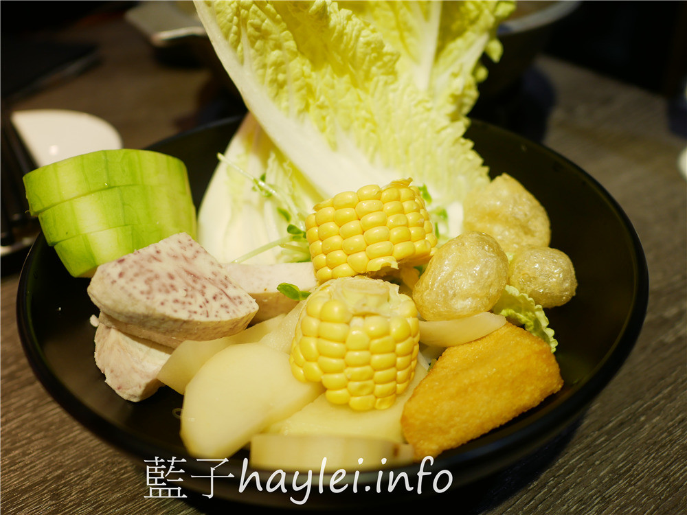 台中西區/肉多多火鍋/台中向上店-超吸睛的絕美肉蛋糕???不拍照打卡怎麼行~台中必吃火鍋吃到飽,爆炒鍋底鮮香四溢,269起蔬菜自助吧、麵條、白飯、汽水、茶飲、冰淇淋無限供應!雙人澎湃三寶饗宴,滿滿的肉品豐富滋味!台中美食/台中火鍋/台中吃到飽/侏儸紀公園主題餐廳/明果冰淇淋/藍子愛美食 中式料理 國內旅遊 攝影 民生資訊分享 飲食集錦