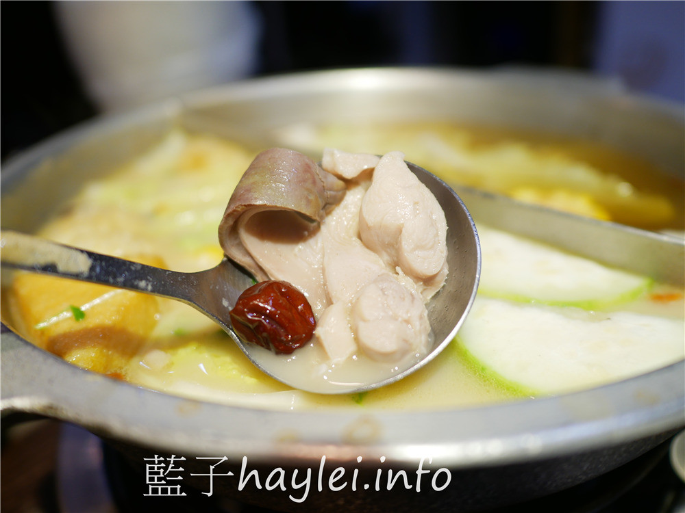 台中西區/肉多多火鍋/台中向上店-超吸睛的絕美肉蛋糕???不拍照打卡怎麼行~台中必吃火鍋吃到飽,爆炒鍋底鮮香四溢,269起蔬菜自助吧、麵條、白飯、汽水、茶飲、冰淇淋無限供應!雙人澎湃三寶饗宴,滿滿的肉品豐富滋味!台中美食/台中火鍋/台中吃到飽/侏儸紀公園主題餐廳/明果冰淇淋/藍子愛美食 中式料理 國內旅遊 攝影 民生資訊分享 飲食集錦