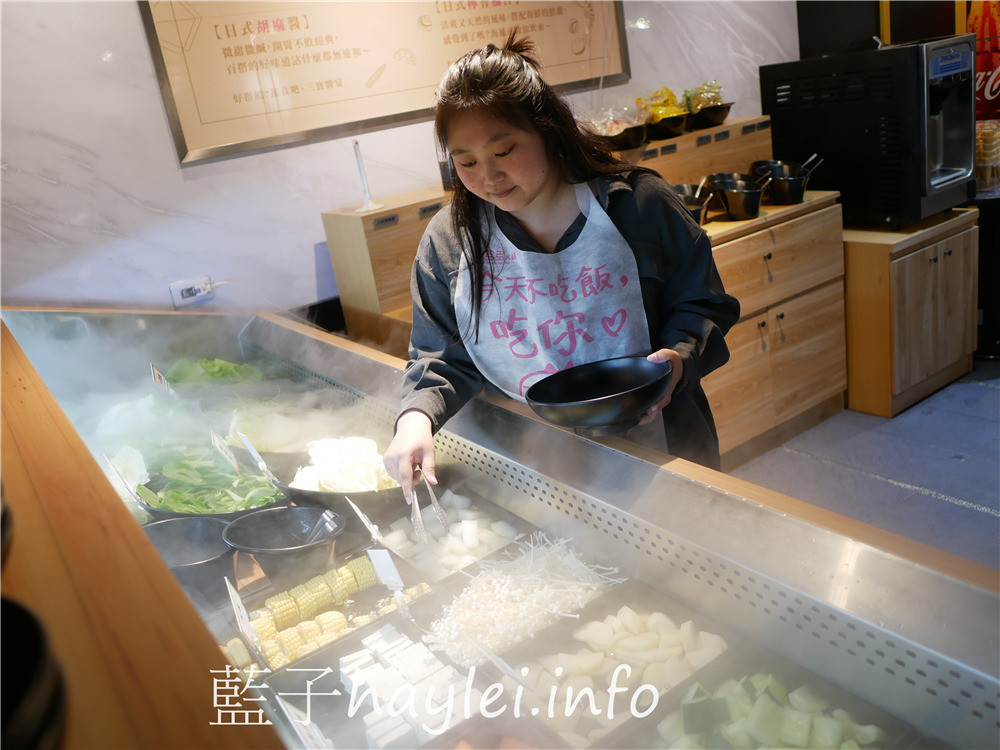 台中西區/肉多多火鍋/台中向上店-超吸睛的絕美肉蛋糕???不拍照打卡怎麼行~台中必吃火鍋吃到飽,爆炒鍋底鮮香四溢,269起蔬菜自助吧、麵條、白飯、汽水、茶飲、冰淇淋無限供應!雙人澎湃三寶饗宴,滿滿的肉品豐富滋味!台中美食/台中火鍋/台中吃到飽/侏儸紀公園主題餐廳/明果冰淇淋/藍子愛美食 中式料理 國內旅遊 攝影 民生資訊分享 飲食集錦