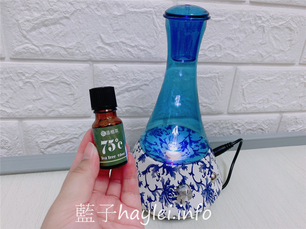 葛瑞絲香草田grace+me/75度c低溫植萃100%澳洲茶樹精油-採用自家種植的澳洲茶樹以低溫萃取設備75度低溫萃取而成，從種植到提煉都層層把關，香氣濃郁且柔和，是非常好用的寶藏級舒緩精油！肌膚保養/香氛保養/健康生活/低溫植萃精油/MIT精油/純露/台灣苗栗精油品牌/藍子愛保養 保養品分享 健康養身 攝影 民生資訊分享 