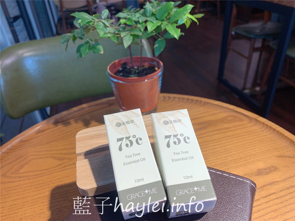 葛瑞絲香草田grace+me/75度c低溫植萃100%澳洲茶樹精油-採用自家種植的澳洲茶樹以低溫萃取設備75度低溫萃取而成，從種植到提煉都層層把關，香氣濃郁且柔和，是非常好用的寶藏級舒緩精油！肌膚保養/香氛保養/健康生活/低溫植萃精油/MIT精油/純露/台灣苗栗精油品牌/藍子愛保養 保養品分享 健康養身 攝影 民生資訊分享 