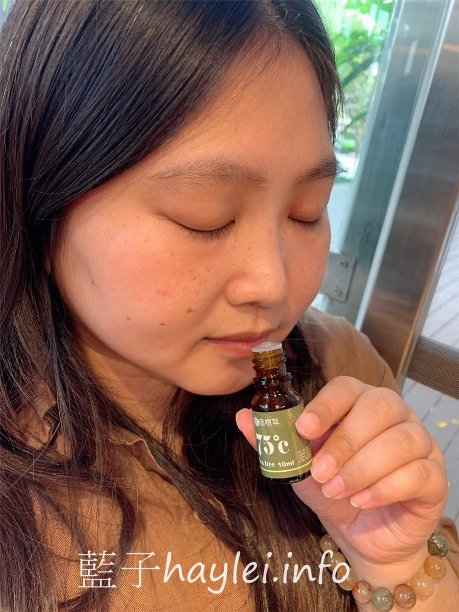葛瑞絲香草田grace+me/75度c低溫植萃100%澳洲茶樹精油-採用自家種植的澳洲茶樹以低溫萃取設備75度低溫萃取而成，從種植到提煉都層層把關，香氣濃郁且柔和，是非常好用的寶藏級舒緩精油！肌膚保養/香氛保養/健康生活/低溫植萃精油/MIT精油/純露/台灣苗栗精油品牌/藍子愛保養 保養品分享 健康養身 攝影 民生資訊分享 